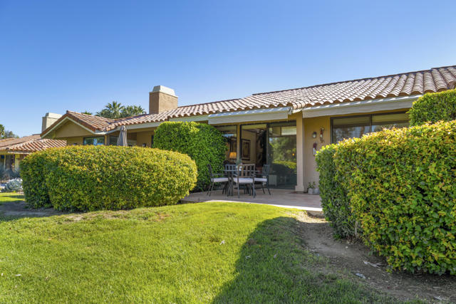 111 Juan Circle, Palm Desert CA: https://media.crmls.org/mediaz/d6358a33-6731-44c9-a68d-f18e253a8489.jpg