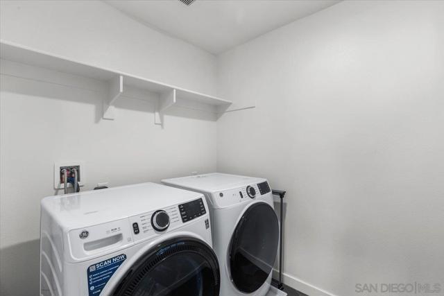 108 Lipizzan Ln, Fallbrook CA: https://media.crmls.org/mediaz/d635d2fa-68fe-47b1-b0fa-f09c43241a9f.jpg
