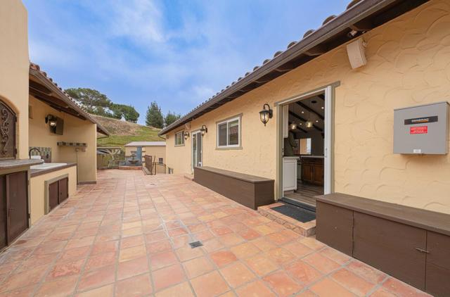 10883 Assisi Way, Salinas CA: https://media.crmls.org/mediaz/d635fd61-2f20-4caf-a841-fb5355bec03a.jpg