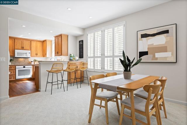 5920 Horsemans Canyon Dr, Walnut Creek CA: https://media.crmls.org/mediaz/d6360e1b-a262-4494-9456-5dfe6fdf6e3e.jpg