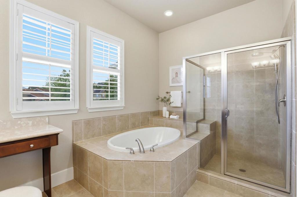 https://media.crmls.org/mediaz/d63695ed-71c8-4ee6-bd54-261a38b38b70.jpg?preset=X-Large