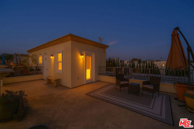 11974 Mayfield Avenue, Los Angeles CA: https://media.crmls.org/mediaz/d6369d4d-9fc7-4e6d-aeba-4be7979cee11.jpg