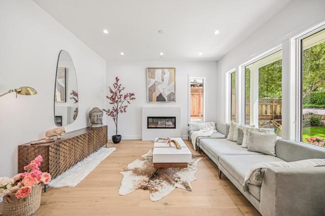 980 Lucky Avenue, Menlo Park CA: https://media.crmls.org/mediaz/d636d5fd-2cf7-458b-bf0c-ccfbb59354af.jpg