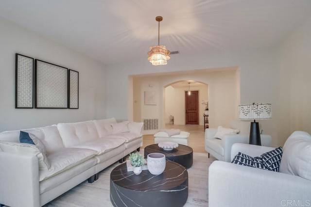 2850 Palmetto Point Ct, Chula Vista CA: https://media.crmls.org/mediaz/d637cc55-f3bb-490d-9df6-bec4b8b45f7c.jpg