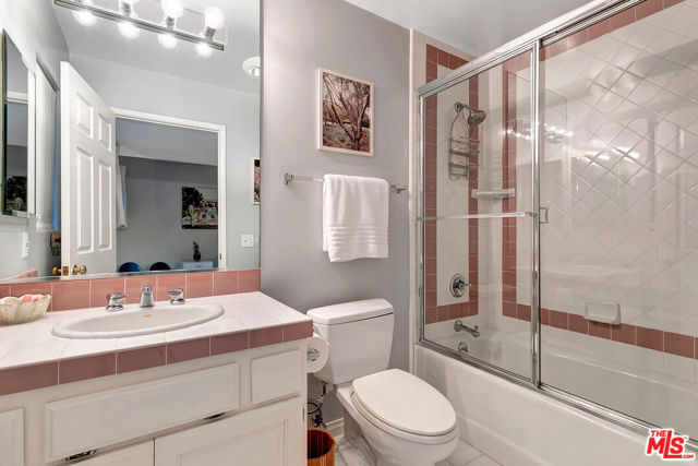 4102 Cachalote Street, Woodland Hills CA: https://media.crmls.org/mediaz/d637feb6-00cc-46c5-83b8-f66261856186.jpg
