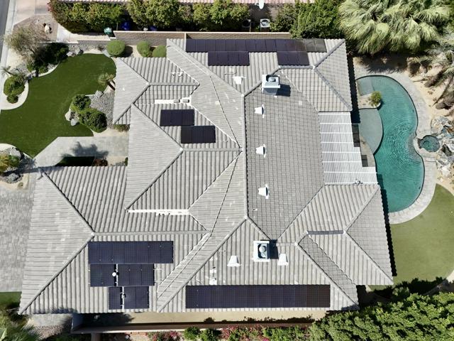 6 Taylor Avenue, Palm Desert CA: https://media.crmls.org/mediaz/d6384d19-80f7-44ab-8894-3d4f22dd287a.jpg