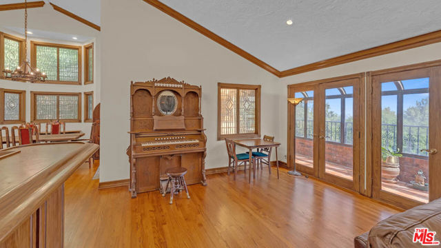 1242 Angelo Drive photo 8