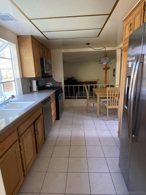 1543 Calle Violetas, Encinitas CA: https://media.crmls.org/mediaz/d63927cd-79ab-42a3-82bd-fcd2016c5794.jpg