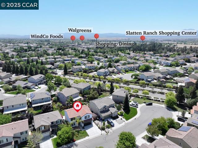 369 Myrtle Ln, Oakley CA: https://media.crmls.org/mediaz/d63929a8-1aeb-4709-bce4-a27308662ae9.jpg