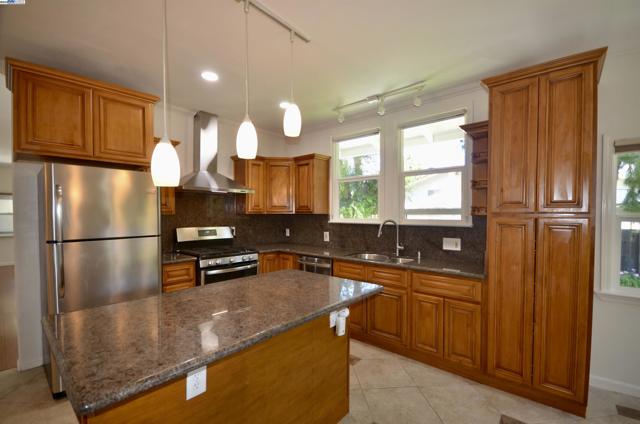 4544 Thornton Ave, Fremont CA: https://media.crmls.org/mediaz/d639b778-3094-4eaf-970e-6c8f83294d30.jpg