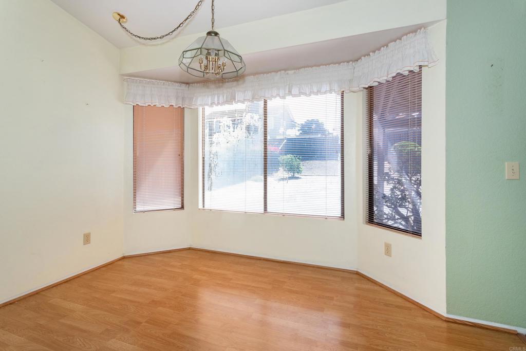 https://media.crmls.org/mediaz/d639eb0f-d624-4152-8097-c8e11e8ac38e.jpg?preset=X-Large