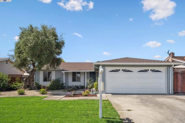 34709 Clover St, Union City CA: https://media.crmls.org/mediaz/d63a2fc0-85f0-4fd3-b906-f3f5cbb0458a.jpg