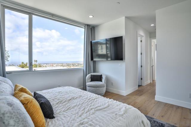 Image 47 of 71 For 4545 Newport Avenue