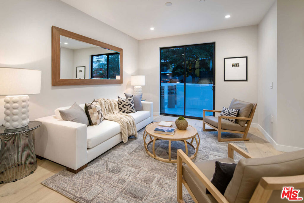 825 N Croft Avenue #102