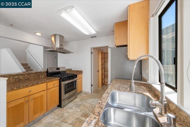 219 Sea Crest Cir, Vallejo CA: https://media.crmls.org/mediaz/d63bb959-5906-451e-a3e8-224d409d57d4.jpg