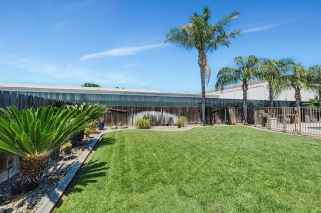 2701 Warwick Lane, Modesto CA: https://media.crmls.org/mediaz/d63c0274-370d-4e3c-8502-c63c1e50a0c7.jpg