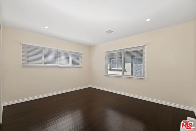 4401 W 58th Place, Los Angeles CA: https://media.crmls.org/mediaz/d63c5468-b25d-4112-96bc-702f3d72b17b.jpg