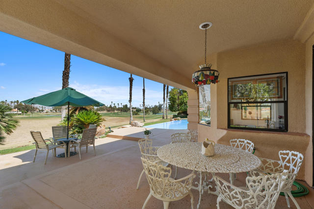 346 Crest Lake Drive, Palm Desert CA: https://media.crmls.org/mediaz/d63d09ab-5456-47fa-99ab-36b26e40b078.jpg