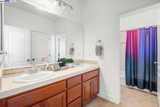 2396 Keats Ln, San Ramon CA: https://media.crmls.org/mediaz/d63dcfe8-3836-45a4-ab04-e549e1e43036.jpg