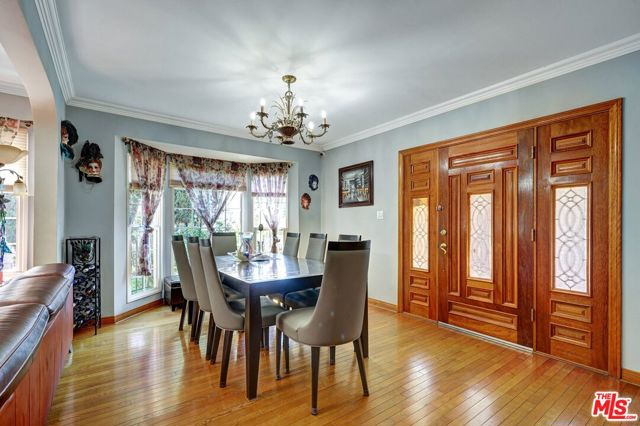 840 N Poinsettia Place