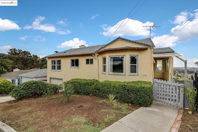 6933 Simson Street, Oakland CA: https://media.crmls.org/mediaz/d63e2156-be46-4a27-b52d-cace3c4f9e28.jpg