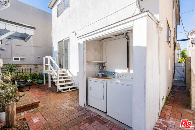 325 10th Street, Manhattan Beach, California 90266, ,Multi-Family,For Sale,10th,23294569