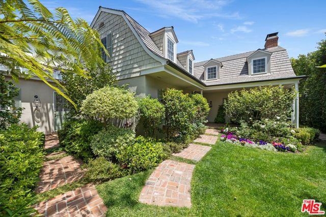 12309 9th Helena Drive, Los Angeles CA: https://media.crmls.org/mediaz/d63f53a6-3d69-4c33-be56-930345a2384f.jpg