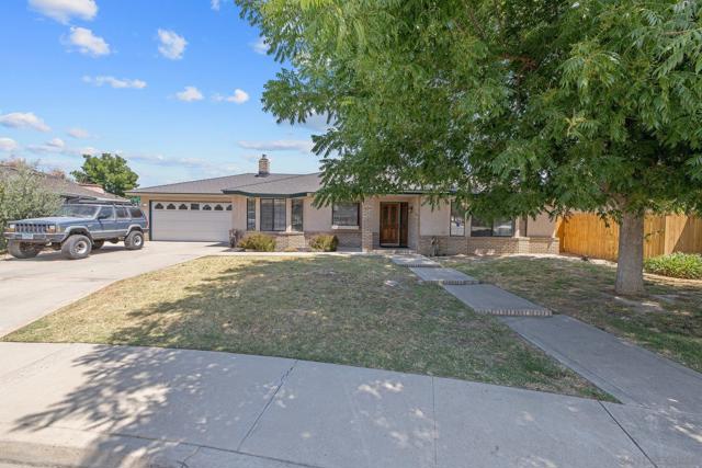 300 W Adrian Way, Hanford CA: https://media.crmls.org/mediaz/d63f7a55-a8b2-4d02-96f0-5ba3b42673ea.jpg