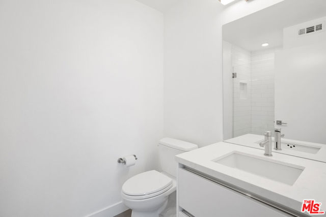 11724 Culver Boulevard, Los Angeles CA: https://media.crmls.org/mediaz/d63fc064-5aa9-496b-a206-a7f9d16f6120.jpg