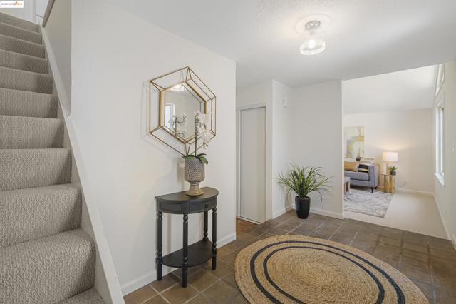 160 Manzanita Pl, Hercules CA: https://media.crmls.org/mediaz/d640375a-3199-4302-9998-192839b7235c.jpg