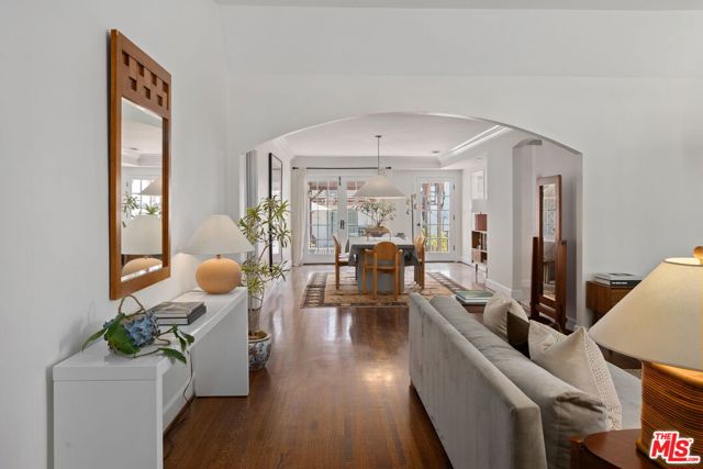 4654 Denny Avenue, Toluca Lake CA: https://media.crmls.org/mediaz/d6409589-ffa6-478f-b8ae-a602577391da.jpg