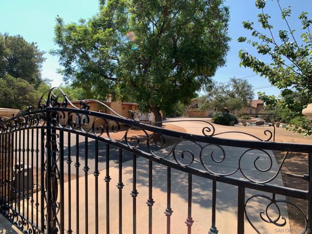 1445 Terracita Ln, Alpine CA: https://media.crmls.org/mediaz/d6415d0b-8181-4559-9fe3-21a5bc99b917.jpg