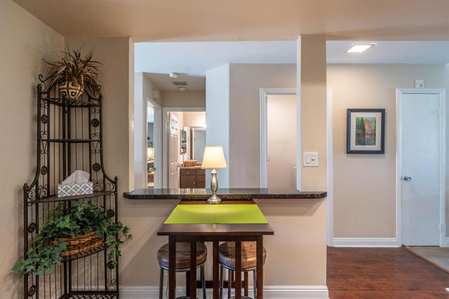 39432 Narcissus Way, Palm Desert CA: https://media.crmls.org/mediaz/d6428342-8c93-41b1-8090-23cc8e31bb3f.jpg