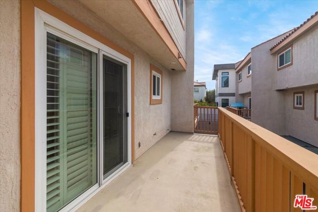 208 JUANITA Avenue, Redondo Beach, California 90277, 3 Bedrooms Bedrooms, ,3 BathroomsBathrooms,Residential,Sold,JUANITA,22128203