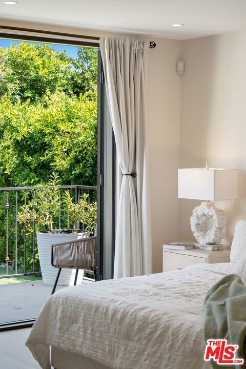 100 S La Jolla Avenue, Los Angeles CA: https://media.crmls.org/mediaz/d6433fb8-2e35-488c-8da2-0d890cf36c7c.jpg