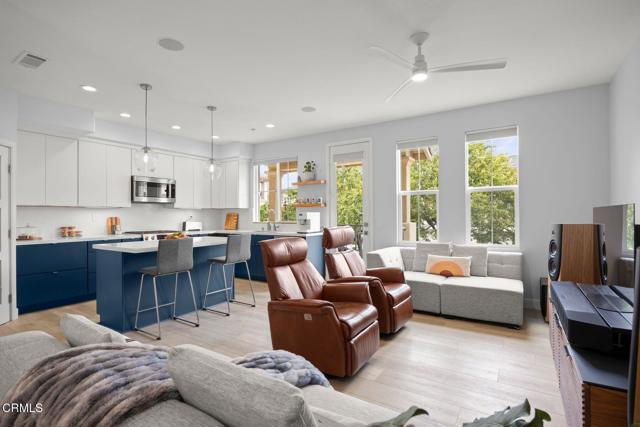Detail Gallery Image 1 of 45 For 1323 Bayside Cir, Oxnard,  CA 93035 - 3 Beds | 2/1 Baths