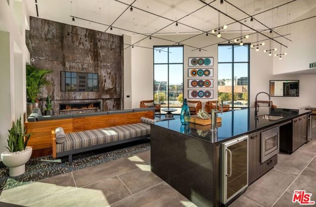 1101 N Main Street, Los Angeles CA: https://media.crmls.org/mediaz/d644264a-15a9-405b-ac9e-8d2ff324701a.jpg