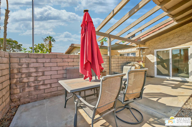48910 Eisenhower Drive, Indio CA: https://media.crmls.org/mediaz/d64435a8-592a-44e7-afb2-8def4b83d58e.jpg