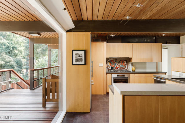 820 Burleigh Drive, Pasadena CA: https://media.crmls.org/mediaz/d6449920-53ba-4ac5-a0b5-e2efcf12dec8.jpg