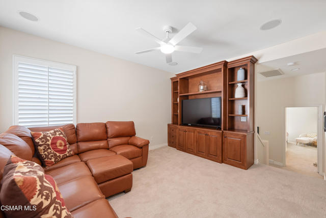 976 Blackbourne, Oak Park CA: https://media.crmls.org/mediaz/d644da56-1c63-4cd0-a05d-03c4a1bb3325.jpg