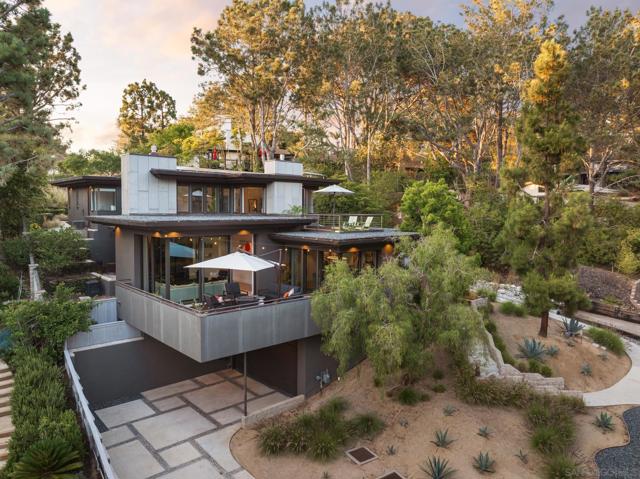 404 Pine Needles, Del Mar CA: https://media.crmls.org/mediaz/d644f663-cf41-496e-8709-4375f21ea0ef.jpg