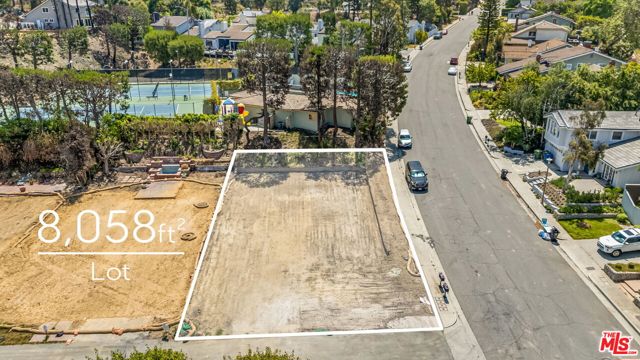 17239 Avenida De La Herradura, Pacific Palisades CA: https://media.crmls.org/mediaz/d644f760-6a46-43ee-a6d5-a803e1b68ec7.jpg