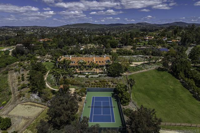 5305 La Crescenta, Rancho Santa Fe CA: https://media.crmls.org/mediaz/d644f9e7-8a7f-456e-b763-0e2dbfe3fde0.jpg