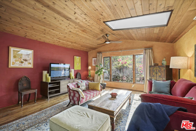 809 Basin Drive, Topanga CA: https://media.crmls.org/mediaz/d6450798-902c-4e09-b2fa-aafd5a308803.jpg
