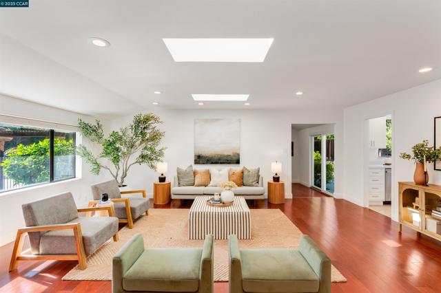 2424 San Miguel Dr, Walnut Creek CA: https://media.crmls.org/mediaz/d6450f9d-205d-4866-bb82-1c3a6ef77ad0.jpg