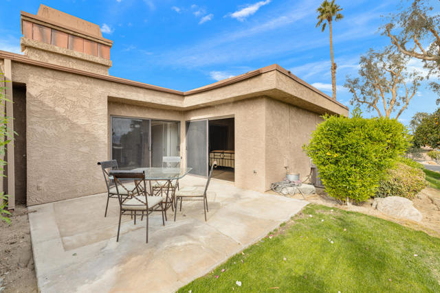 48980 Wildwood Lane, Palm Desert CA: https://media.crmls.org/mediaz/d64586e0-60b7-4371-872f-5526e28de10f.jpg