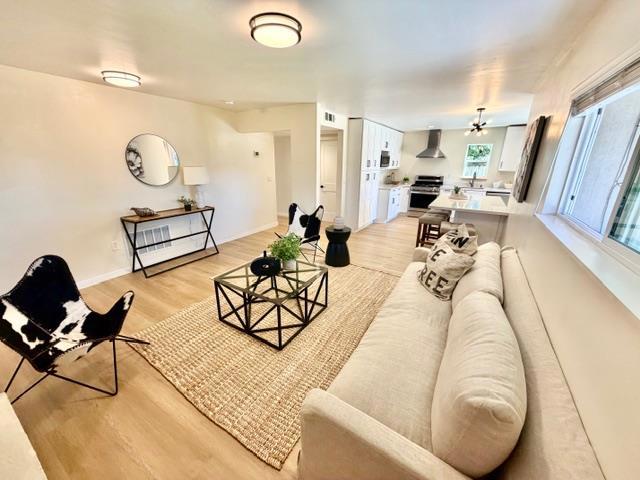 908 Bancroft Ave, Half Moon Bay CA: https://media.crmls.org/mediaz/d6459b02-5f4b-4876-81bc-9e436bff71ea.jpg