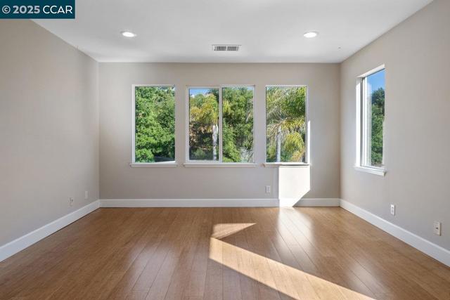 9662 Velvet Leaf Cir, San Ramon CA: https://media.crmls.org/mediaz/d645a510-631e-4119-a1ff-6364b245774d.jpg