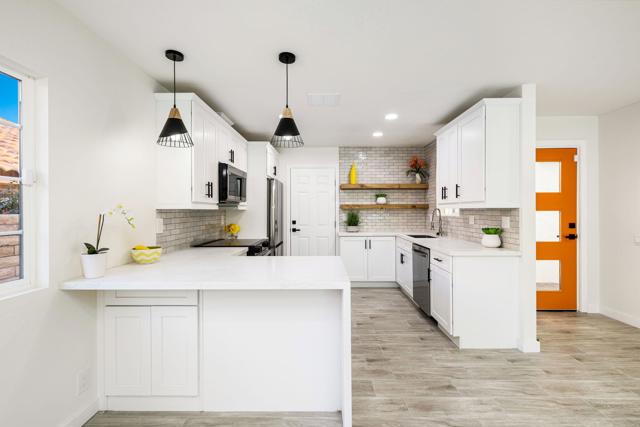 52885 Avenida Carranza, La Quinta CA: https://media.crmls.org/mediaz/d64711a9-a562-4c41-a2bb-c798355e336b.jpg