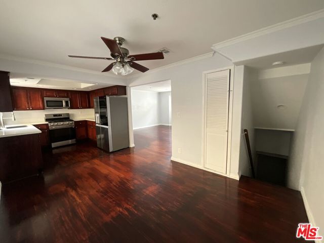 21 Palmetto Drive, Alhambra CA: https://media.crmls.org/mediaz/d6473500-0ce7-46dd-9f17-7df3c5ea45fb.jpg